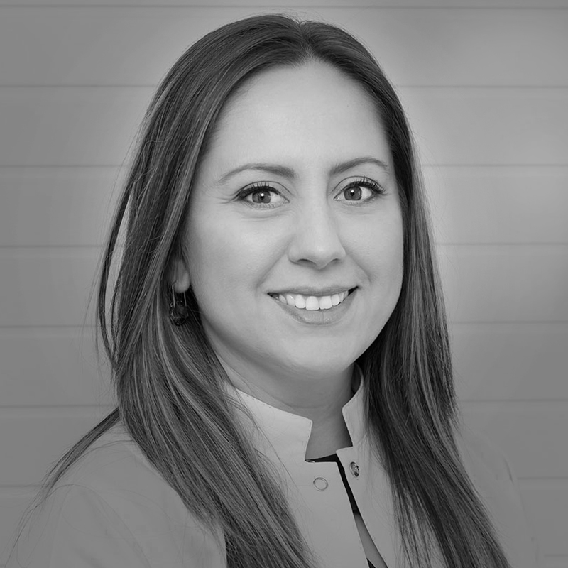 Uzm. Dr. Dt. Elçin Şüküroğlu, Diş Hekimi