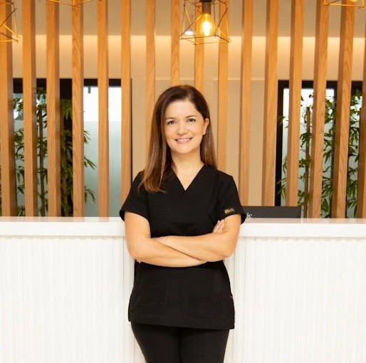 Dt. Elif Yardım Eyüboğlu, Diş Hekimi